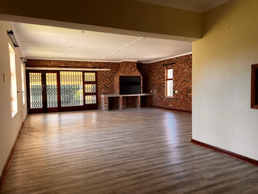To Let 4 Bedroom Property for Rent in Beacon Bay Eastern Cape